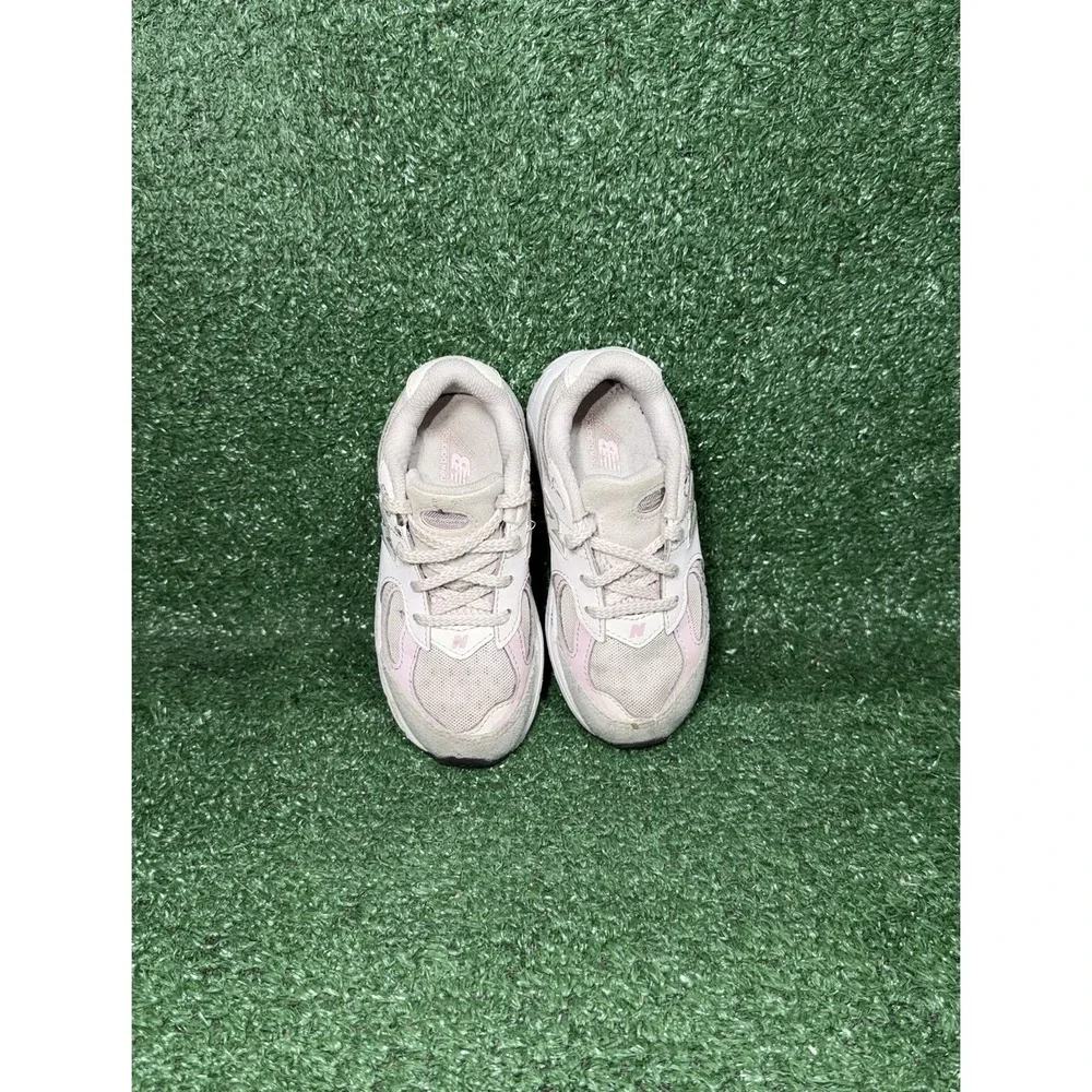 New Balance 2002R Toddler Size 9C Pink Walking Shoes Casual Comfort Sneakers